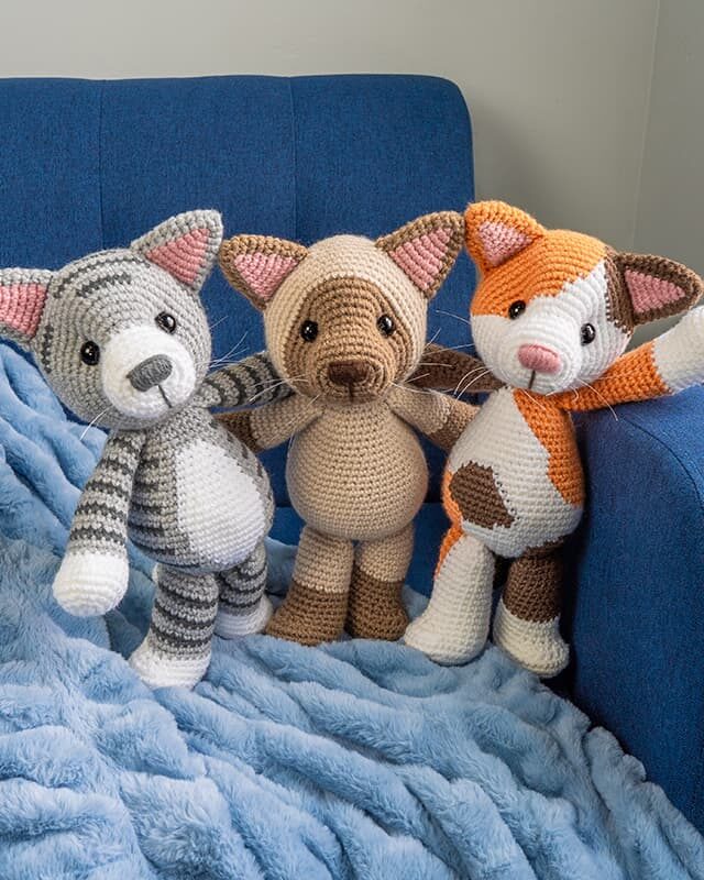 crochet-cat-free-amigurumi-pattern-tabby-siamese-calico-featured-lg-640x800
